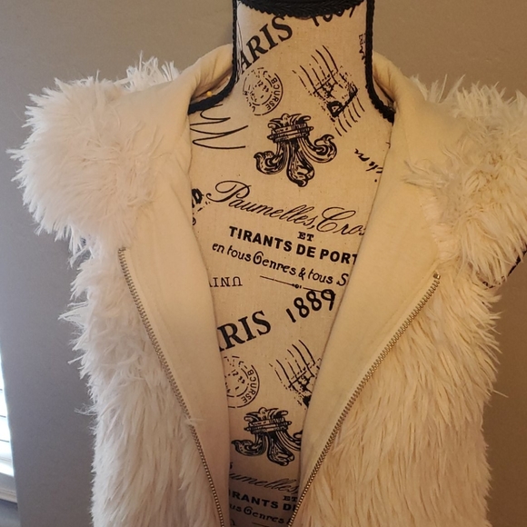 Fur vest - Picture 2 of 5